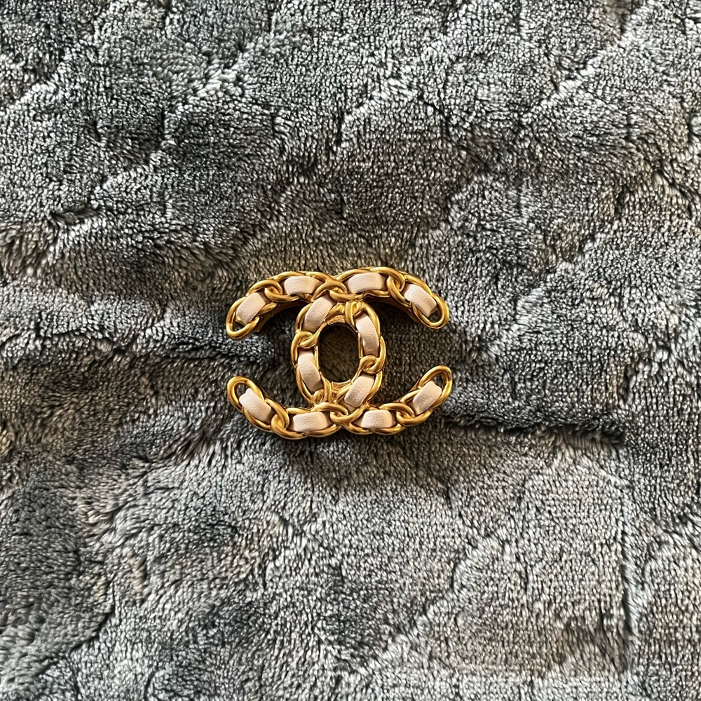 CHANEL Gold and Cream Interlocking‎ C Brooch